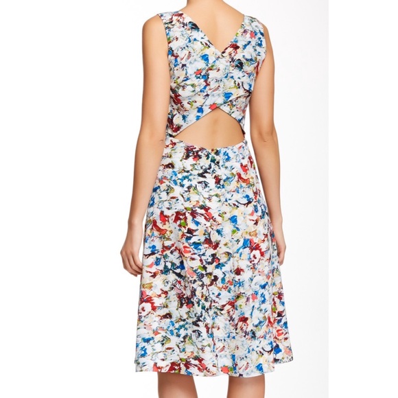 CARMEN MARC VALVO Printed Cross Over Back Dress - Picture 2 of 8